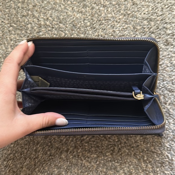 Kate Spade Wallet - Picture 5 of 8